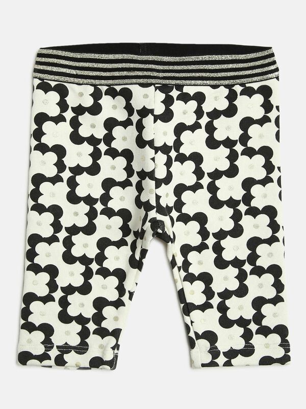 Girls White & Black Printed T-Shirt with Leggings image number null